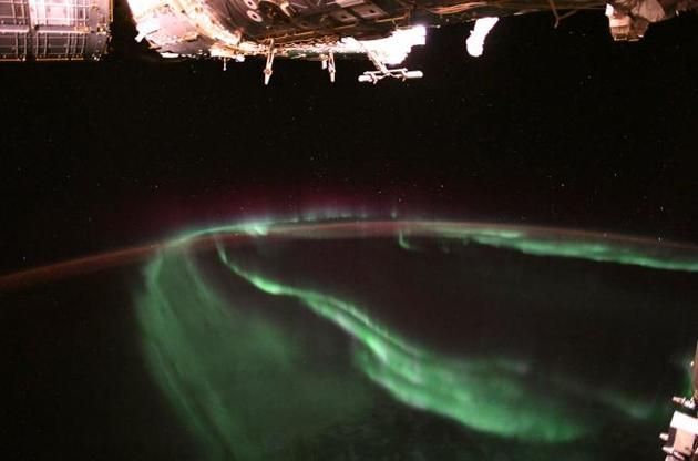 Німецький астронавт опублікував знімки полярного сяйва з космосу