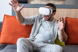 Как информационная среда побеждает реальную