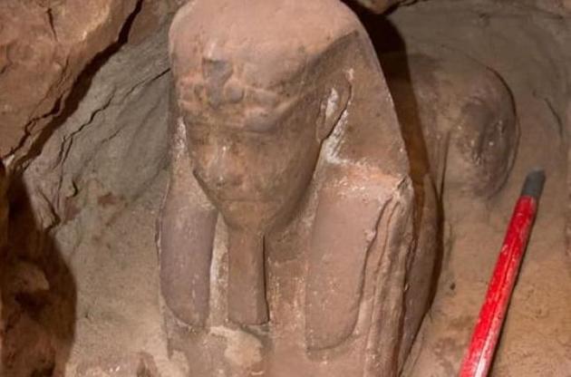 Археологи обнаружили в древнем храме в Египте статую сфинкса