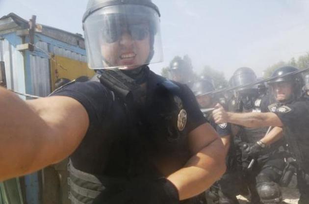 В Осокорках полицейский распылил газ в лицо фотокору Associated Press