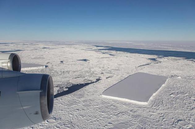 В Антарктиде обнаружен прямоугольный айсберг