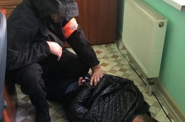 Хабарника затримали у службовому кабінеті