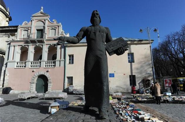 Пам’ятник І.Федоровичу у Львові. Скульптор В.Борисенко