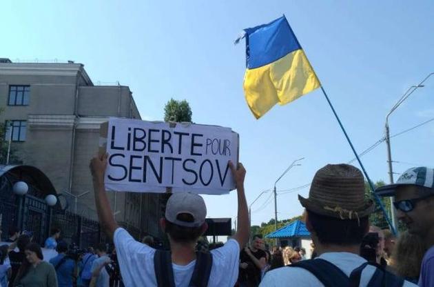 Перед приездом Путина в Париже проведут акцию в поддержку Сенцова