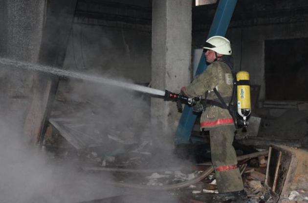 Пожежні встановили, що на першому поверсі будівлі загорілося сміття