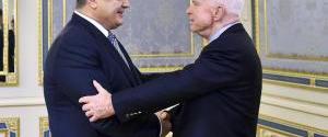 Порошенко определился с улицей-кандидатом на переименование в честь сенатора Маккейна
