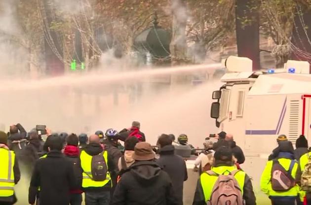 В Париже полиция задержала более 100 участников протеста