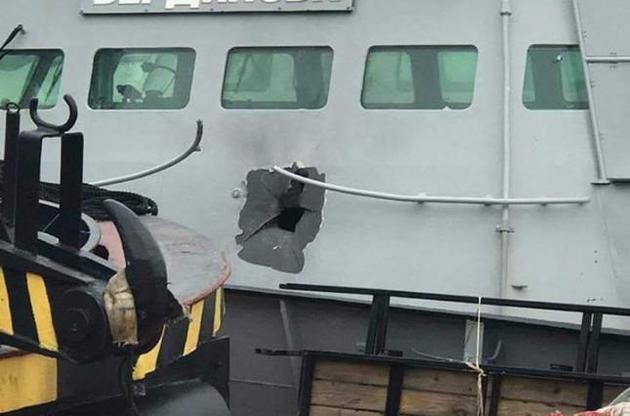 Огонь вели на поражение: журналист показал фото захваченного россиянами катера ВМС Украины