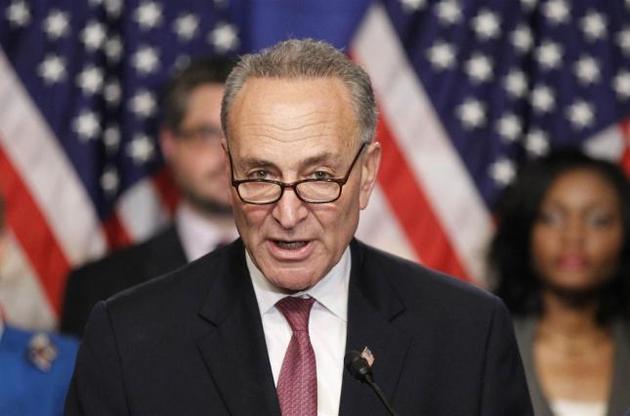 Чак Шумер зажадав від Вайтекера відмовитися від курирування розслідування Мюллера