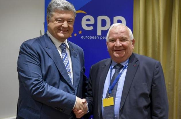 Порошенко и президент Европейской народной партии договорились противодействовать вмешательству РФ в выборы