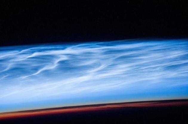 NASA получило видео серебристых облаков