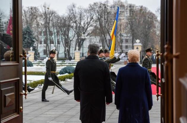 Порошенко проводит в Киеве встречу с Грибаускайте