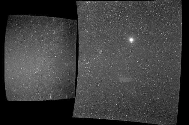 Яркая точка на правом изображении - Земля