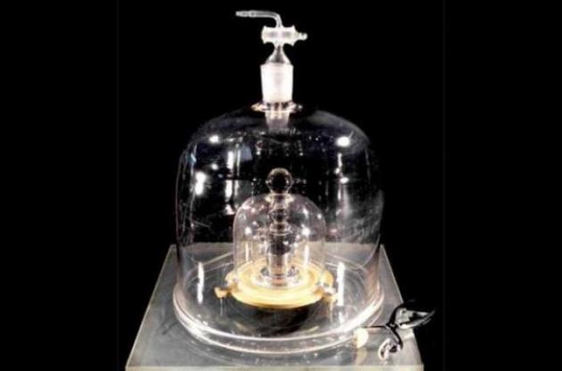 Физический эталон килограмма перестанет использоваться