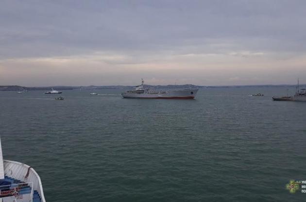 Украинские военные корабли вошли в Азовское море через Керченский пролив