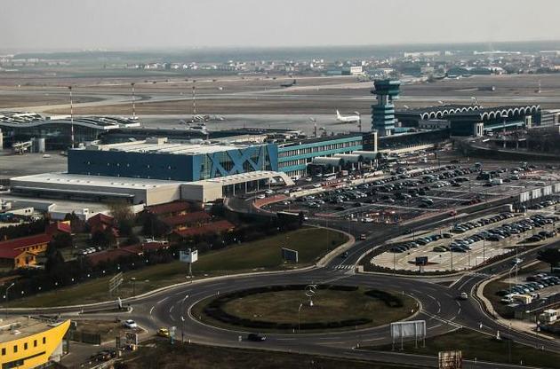 В Бухаресте самолет совершил экстренную посадку из-за сообщения о бомбе