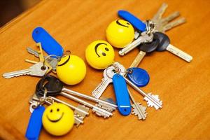 Как сиротам в Украине жилье покупали