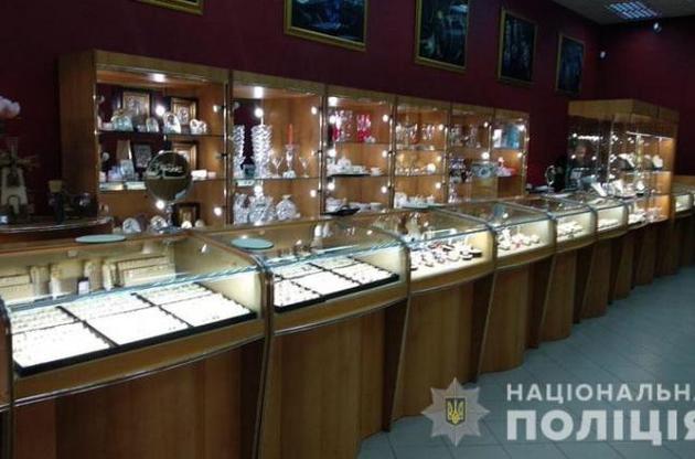 Грабіжники застрелили охоронця і втекли з коштовностями