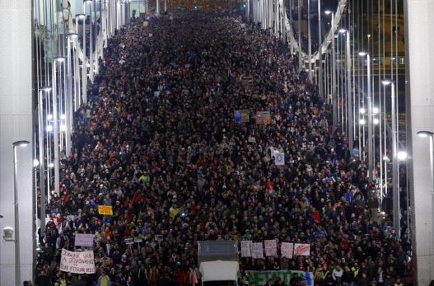 ЄК закликала протестувальників в Угорщині утриматися від насильства
