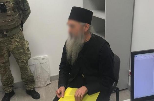 Прикордонники в аеропорту затримали священника з Афону із фальшивим паспортом