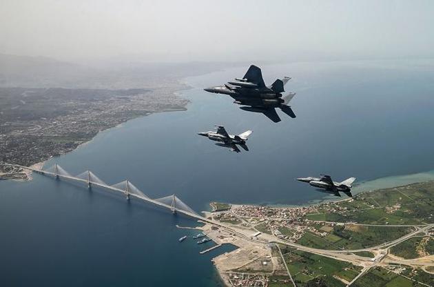 Греция готова разместить три военные базы США