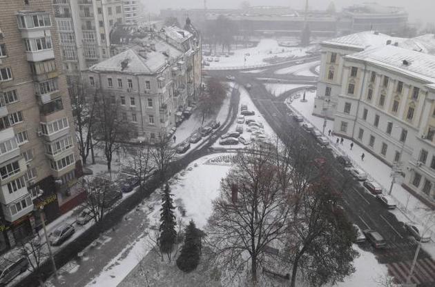 Из-за снега в Киеве уже произошло более 50 ДТП, есть пострадавшие