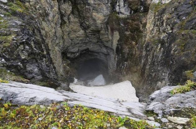Ученые обнаружили гигантскую неизведанную пещеру в Канаде