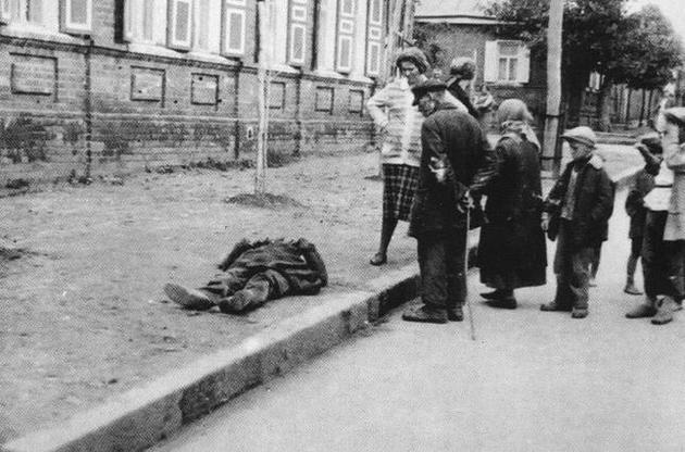 Жертвы голода. Харьков, 1933 г. Фото австрийского инженера Александра Винербергера