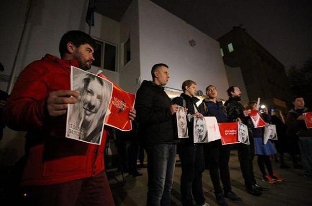 "Ее убили": К зданию МВД принесли портреты Гандзюк