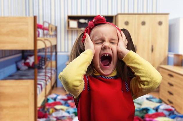 Детские истерики: как реагировать родителям?