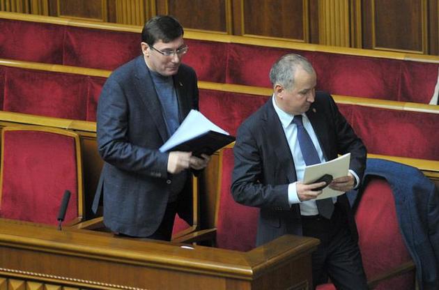 Луценко анонсировал новые представления на депутатов из-за жилья