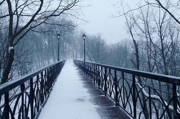 Сьогодні у більшості регіонів України знову сніжитиме