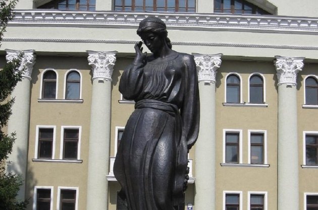 Памятник Марусе Чурай в Полтаве