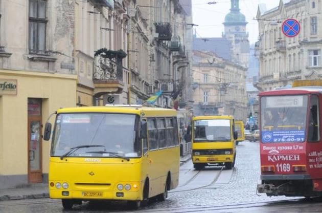 Во Львове частные перевозчики отказываются бесплатно возить пенсионеров