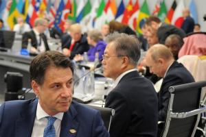 Скромное обаяние партнеров по бизнесу