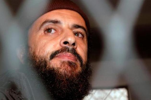 17 американських моряків з есмінця &quot;Коул&quot; загинули в результаті нападу смертника в порту Адена в жовтні 2000 року