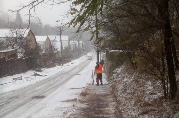 Снегопады в Украине: в первый день в полиции зафиксировали более 1350 аварий