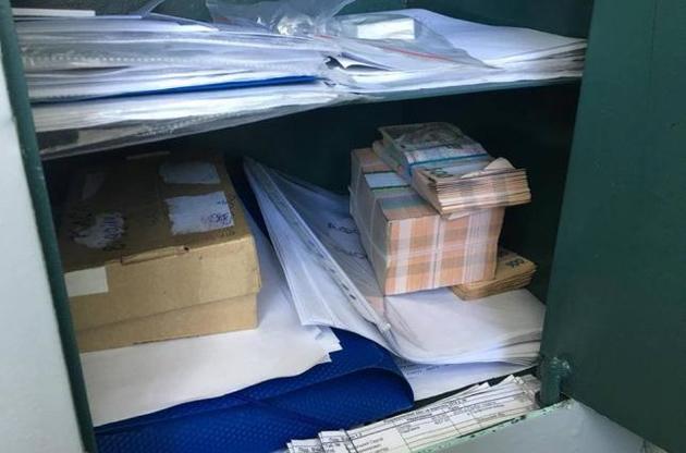 Чиновник требовал взятку за проведение экспертизы