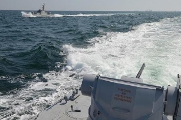 В Азовському морі російський корабель протаранив буксир ВМС України