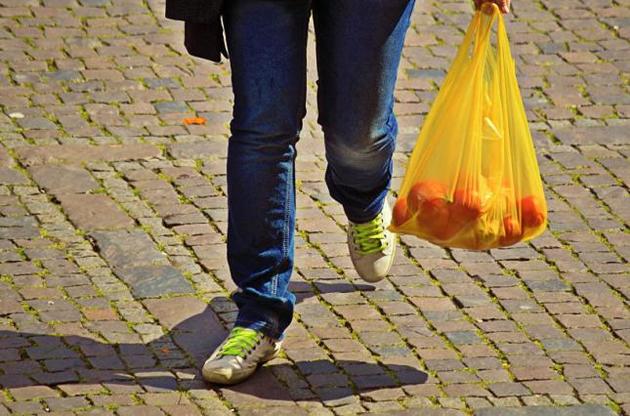Во Львове запретили полиэтиленовые пакеты в супермаркетах