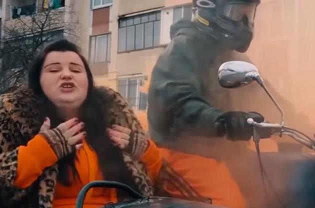 Украинская "рэп-воспитательница" alyona alyona представила новый клип