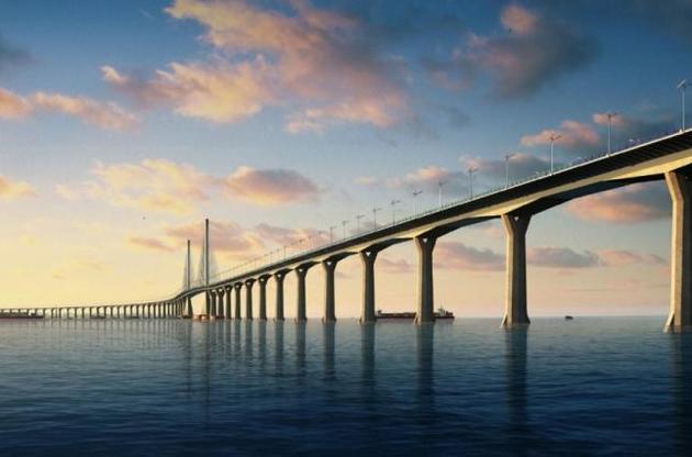 Длина моста составляет 55 км