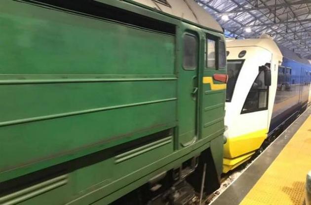 В УЗ скоротили кількість рейсів експреса в пікові години і нічний час