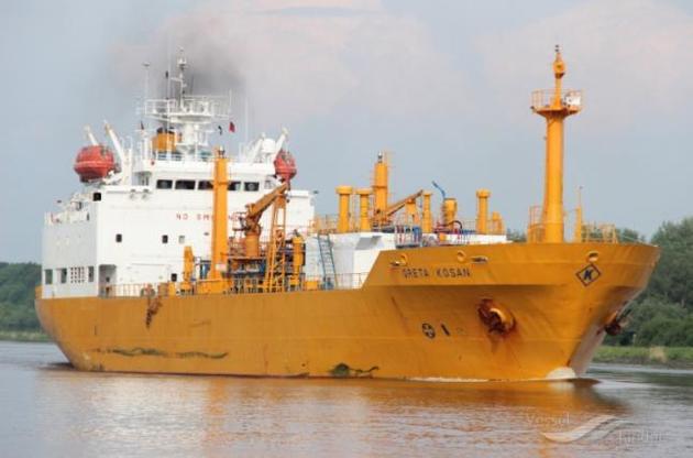 Сгоревшему в Керченском проливе танкеру запретили входить в российский порт из-за санкций США