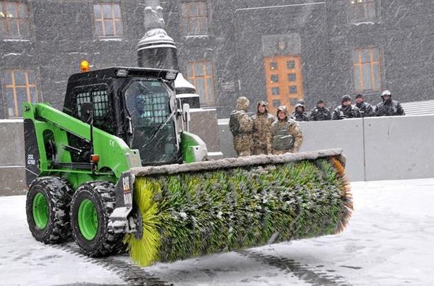 Снегопад в Киеве: на дорогах столицы начали образовываться пробки