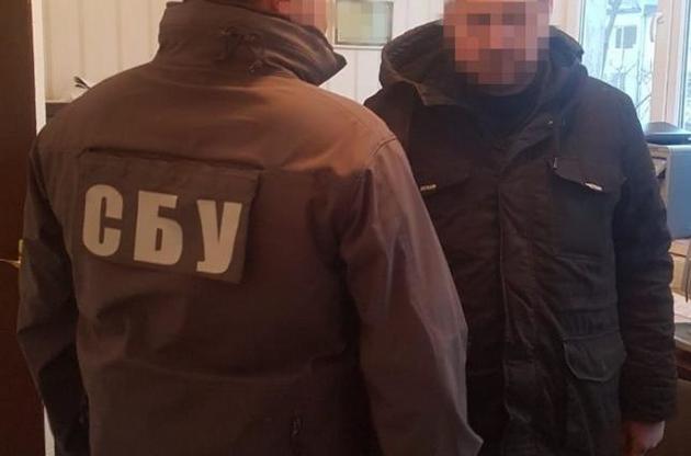 Зловмисників затримали на роботі після одержання хабара