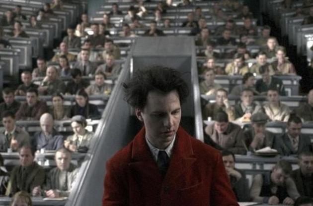 Изначально фильм задумывался как биография Льда Ландау