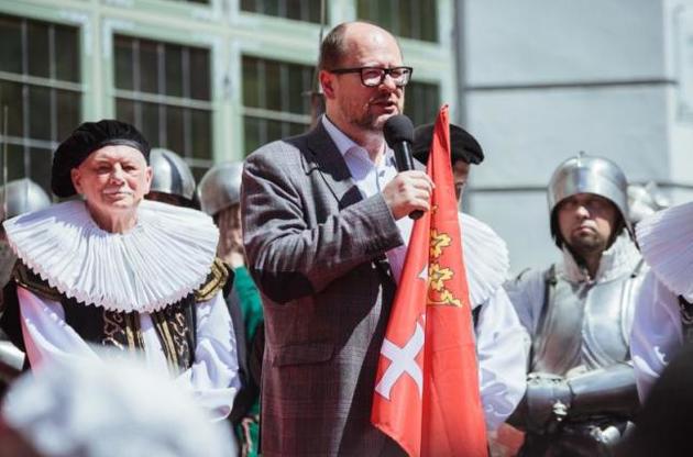 Мэр польского города подвергся вооруженному нападению в прямом эфире