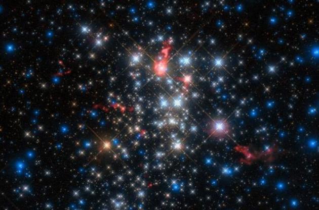 У гигантских звезд найдены кометоподобные "хвосты"