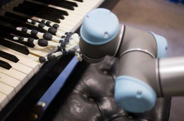 Рука способна играть простые мелодии